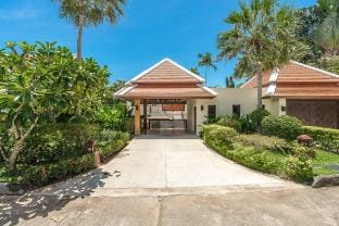 Naiharn 4br Private Pool Villa close to Beach Villa in Rawai