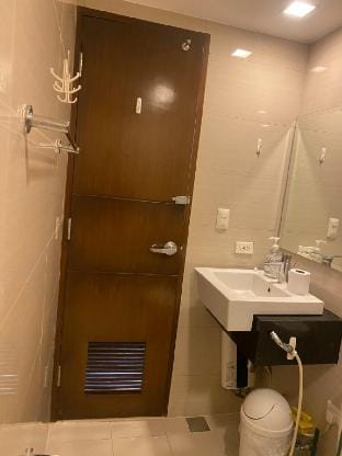 The Cozy Condo in Mckinley Vacation rental in Makati