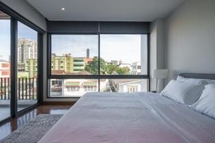 Stunning Villa49c from EmQuartier and 3 Ems Villa in Bangkok