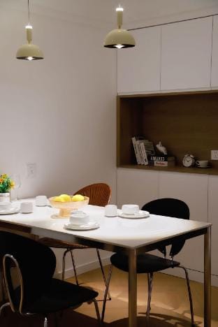Eastern Hub Huangpu Luxury Two Rooms Homestay near Huaihai Road, Bund, Yu Garden, Walk to Xintiandi Apartment in Shanghai