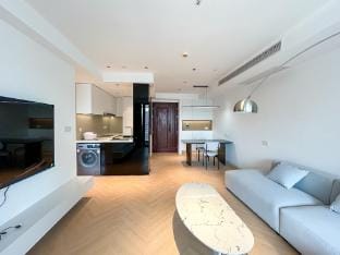 Eastern Hub 打浦桥豪华两房民宿 靠近淮海路 徐家汇 步行到新天地 Apartment in Shanghai