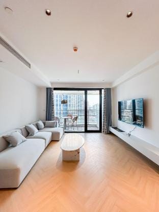 Eastern Hub 打浦桥豪华两房民宿 靠近淮海路 徐家汇 步行到新天地 Apartment in Shanghai