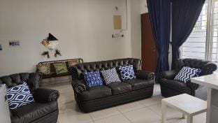 MidHill Penang 3FLR 20pax-5R6B-near SPICE, Airport Vacation rental in Bayan Lepas
