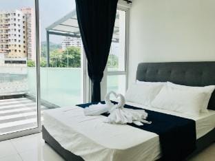 MidHill Penang 3FLR 20pax-5R6B-near SPICE, Airport Vacation rental in Bayan Lepas