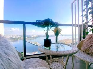 R&F Premium Loft Seaview Apt-SmarTV/Pool/Gym/Park Vacation rental in Johor Bahru