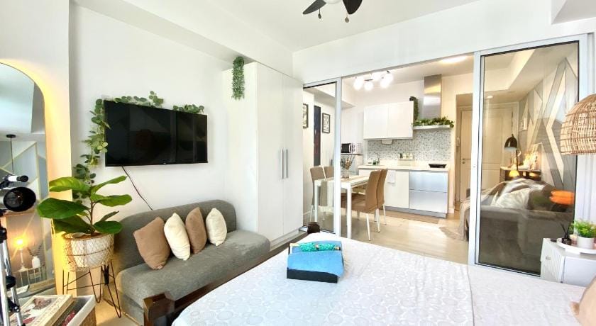 Azure Urban Beach Resort Staycation by Melrose Ave Apartment in Paranaque