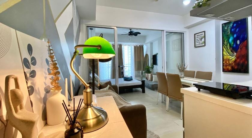 Azure Urban Beach Resort Staycation by Melrose Ave Apartment in Paranaque