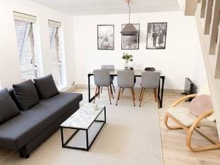 Entire 2 Bedroom House 7m To Station Vacation rental in London