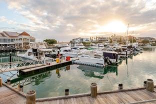 Located in the Mindarie Marina a Luxury House in a Perfect Location Vacation rental in Perth