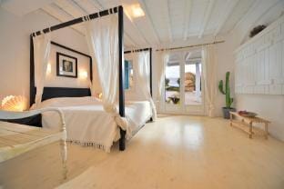 Villa Princess 5 4Bed with Small Tub Panormos Villa in Mykonos, Mikonos 846 00, Greece