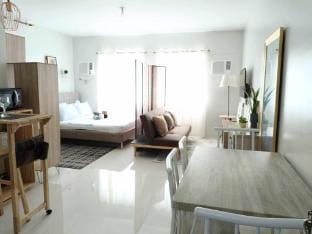 3 J's STAYCATION Apartment in Bacolod