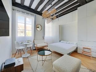 Authentic studio - 2P - Hotel de Ville Apartment in Paris