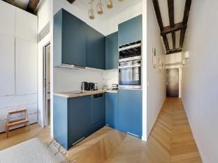 Authentic studio - 2P - Hotel de Ville Apartment in Paris