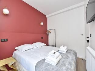Cosy bedroom - Tour Eiffel  Champs de Mars Apartment in Paris