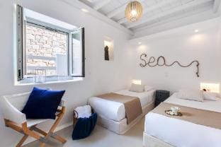 Breathtaking 6 Bed in Platis Gialos Villa in Mykonos, Mikonos 846 00, Greece