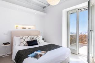 Breathtaking 6 Bed in Platis Gialos Villa in Mykonos, Mikonos 846 00, Greece