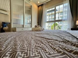 Family Waterpark Fun at Grand Florida Pattaya Apartment in Pattaya City