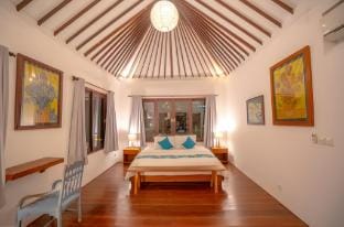 Beautiful Art Deco Villa w/ Private Pool & Garden Villa in North Kuta