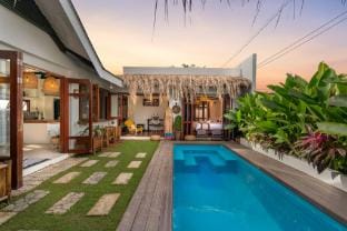Bali-Inspired Villa with Private Pool – Sleeps 10 Villa in Calabarzon
