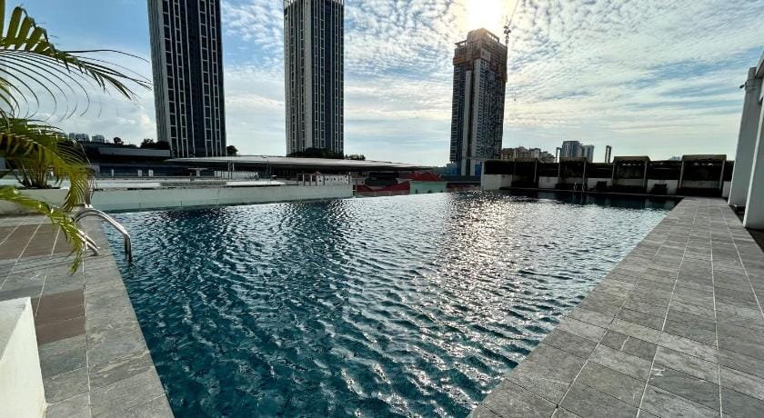 Nexis 1-10 pax 4Qbed Kota Damansara Tropicana Mall Apartment in Petaling Jaya
