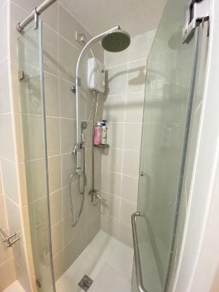 Jazz 1 BR W/ Balcony near Poblacion bars Apartment in Makati