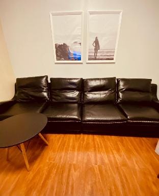 Jazz 1 BR W/ Balcony near Poblacion bars Apartment in Makati
