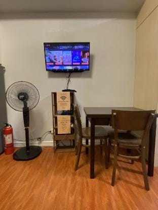Jazz 1 BR W/ Balcony near Poblacion bars Apartment in Makati