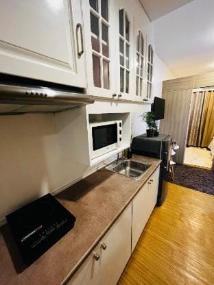 Private, quiet and secured property Apartment in Makati