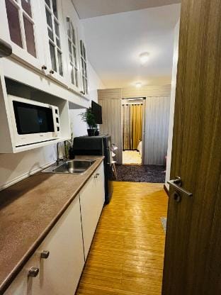 Private, quiet and secured property Apartment in Makati