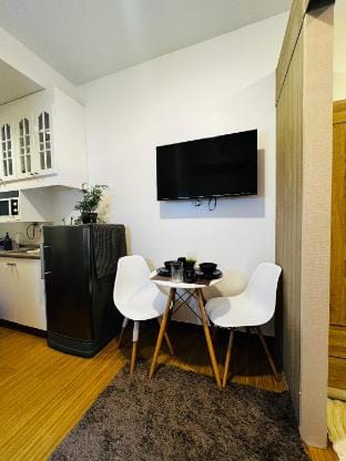 Private, quiet and secured property Apartment in Makati