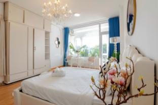 Private House 5Brs  7 giường Near Bui Vien, D1 Vacation rental in Ho Chi Minh City