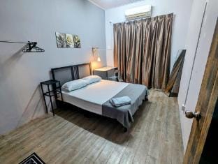 Shines GuestHouse 3Br with Outdoor Chilling Vacation rental in Johor