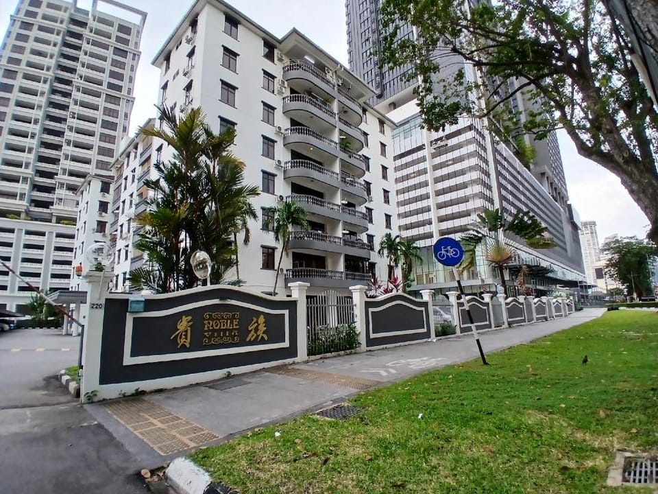 Georgetown City Center [Macalister] 3BR 3 Carpark Apartment in George Town