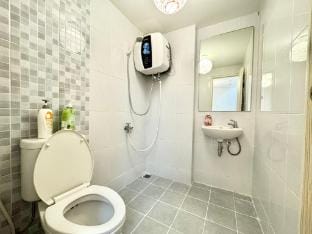 2 Bedroom Tokyo Apartment PIK 2 Wi-fi Hot Shower Apartment in West Java