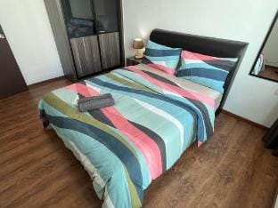 Home Abroad 10 @ Jazz Suites 1, Vivacity 4 pax Apartment in Kuching