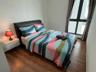 Home Abroad 10 @ Jazz Suites 1, Vivacity 4 pax Apartment in Kuching