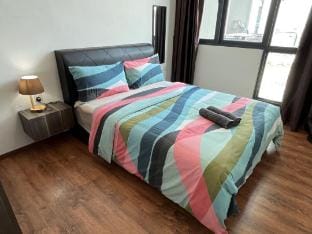 Home Abroad 10 @ Jazz Suites 1, Vivacity 4 pax Apartment in Kuching