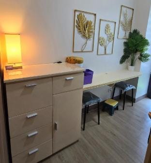 Cozy 2br with balcony and pool view Apartment in Paranaque