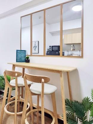 Unit Clyde: Fresh Condo across Ayala Cloverleaf Apartment in Quezon City