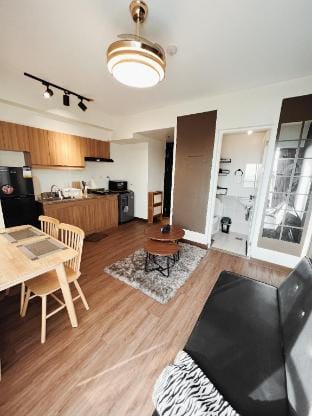 Staycation 1br Pool View @Prisma near BGC &Ortigas Apartment in Pasig