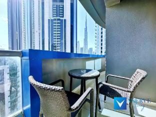 Vserve- 1 BR Iconic Burj Khalifa full view Apartment in Dubai