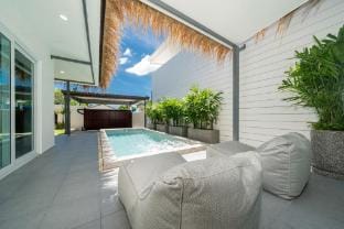 Balinese-style 2Br Pool Villa Aemy Villa in Rawai
