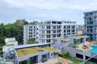 Pool View Duplex near NaiHarn Beach, UTL A310 Apartment in Rawai