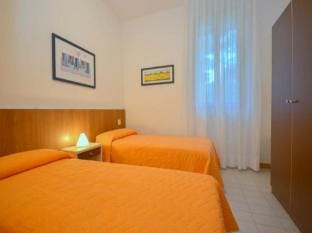 Gorgeous apartment with garden close to the beach by Beahost Rentals Apartment in Bibione