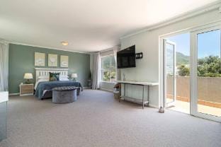 Beachfront Villa Sea Breeze, Hout Bay, Cape Town Villa in Cape Town