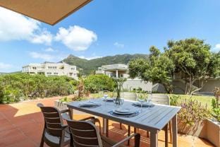 Beachfront Villa Sea Breeze, Hout Bay, Cape Town Villa in Cape Town