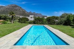 Beachfront Villa Sea Breeze, Hout Bay, Cape Town Villa in Cape Town
