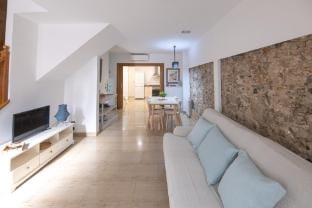 Central house near the sea  Vacation rental in Badalona