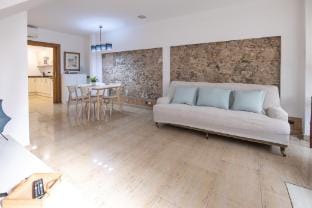 Central house near the sea  Vacation rental in Badalona