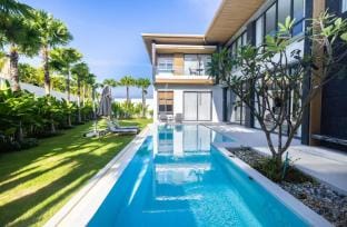 Mojali Luxury Pool Villa with 5 Bedrooms, Phuket Island Villa in Kathu